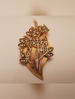 Vintage Trifari Brooch Featires A Floral Bouquet